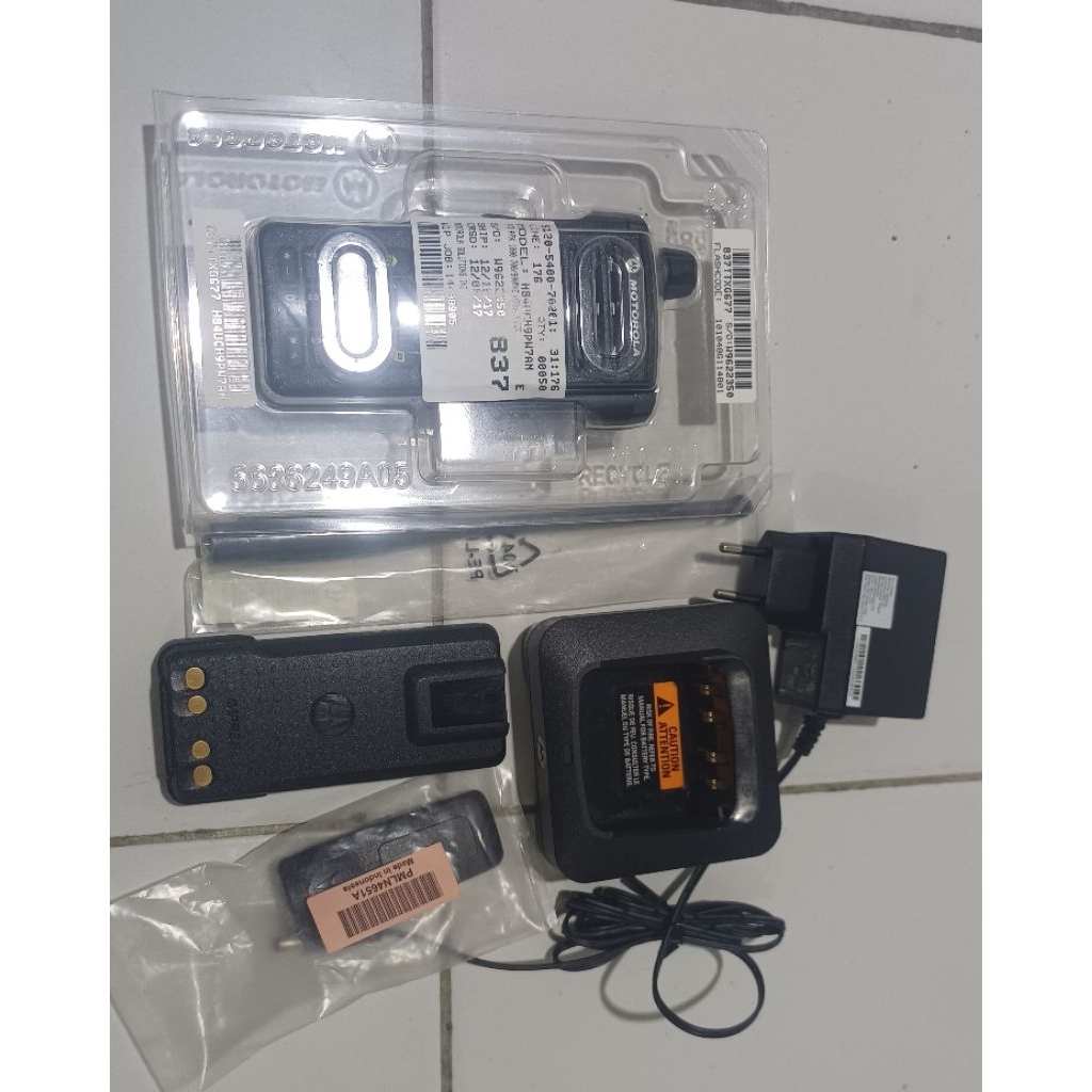 Motorola Apx 1000 baru + charger