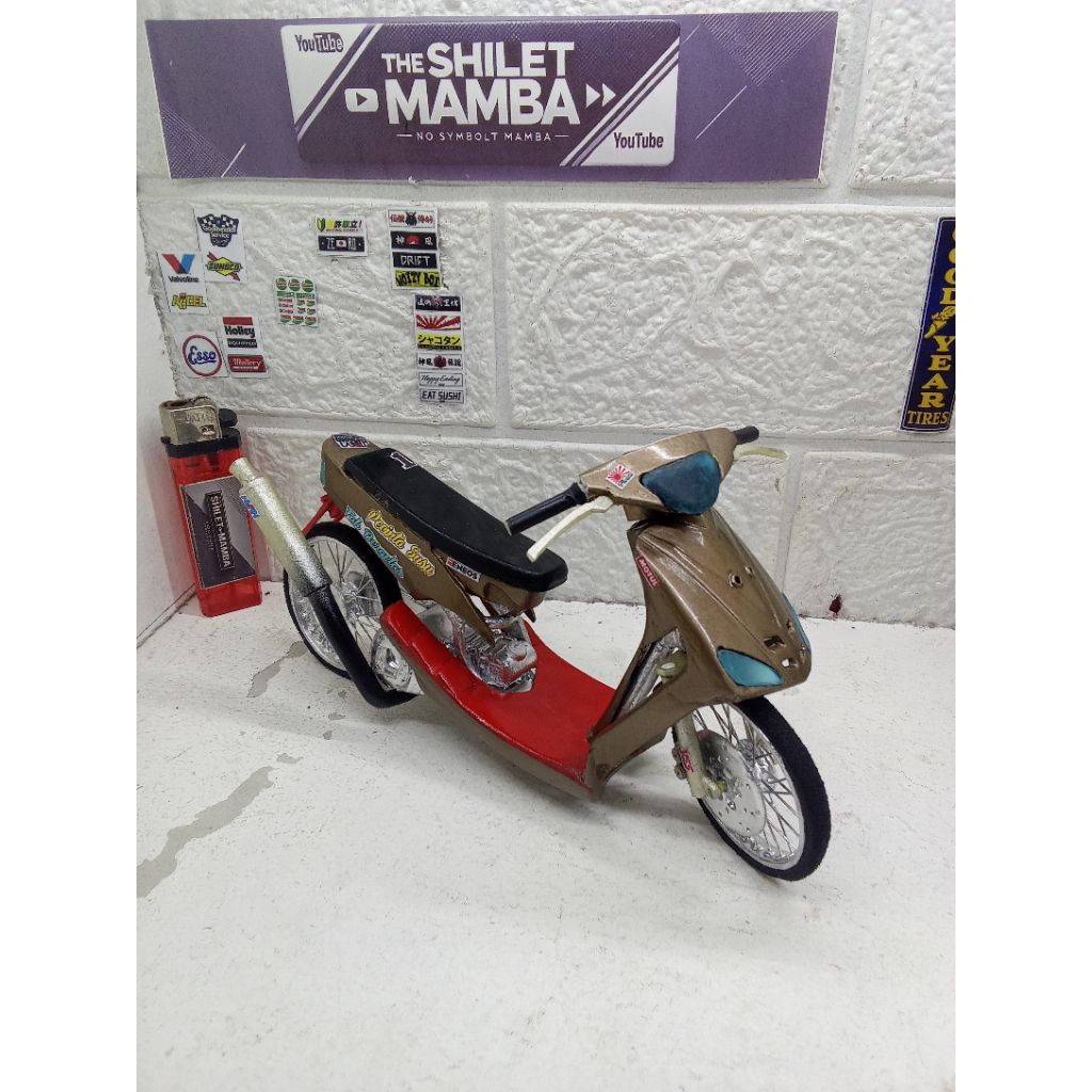 Miniatur motor Yamaha Mio skala 1:12,cocok untuk koleksi,hadiah dan hiasan