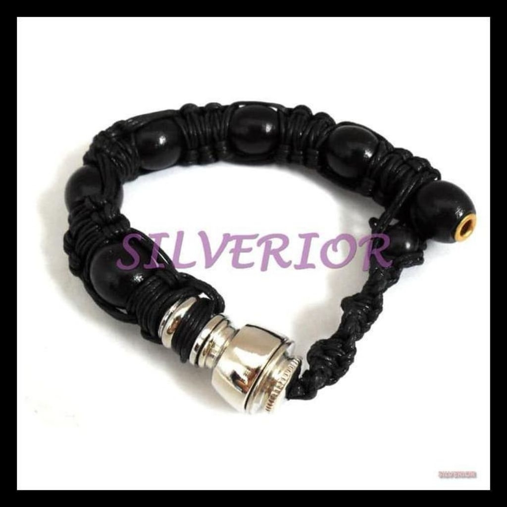Gelang tangan aksesoris model khas reggae Jamaica