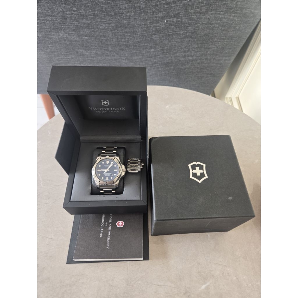 Jam Tangan Men's Victorinox INOX Diver 200M (Original/Preloved)
