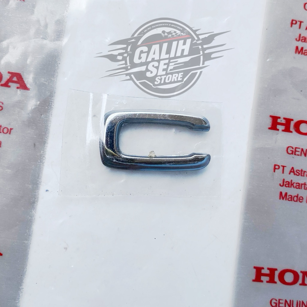 Emblem Logo Honda Scoopy 2021/2022 HURUF ( C ) SILVER