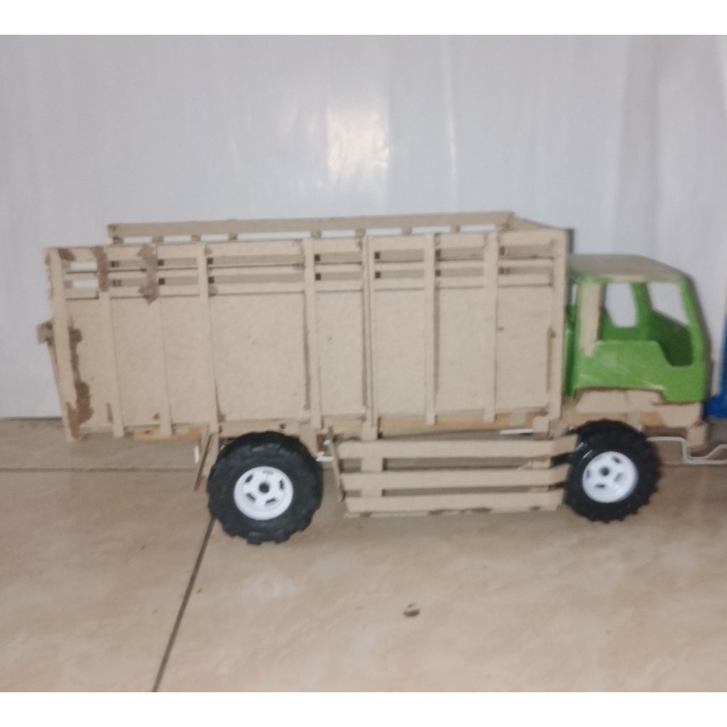 Miniatur truk plastik modifikasi herex