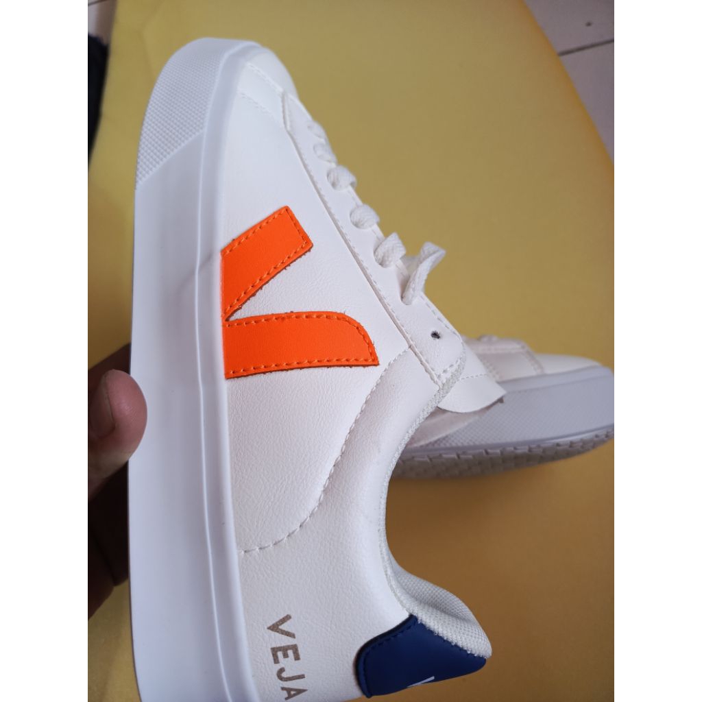Sepatu VEJA Casual