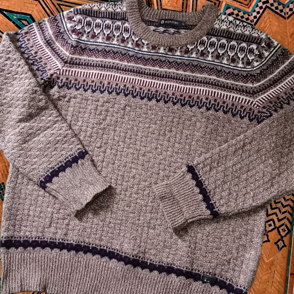 Sweater Hangten Rajut Bermotif
