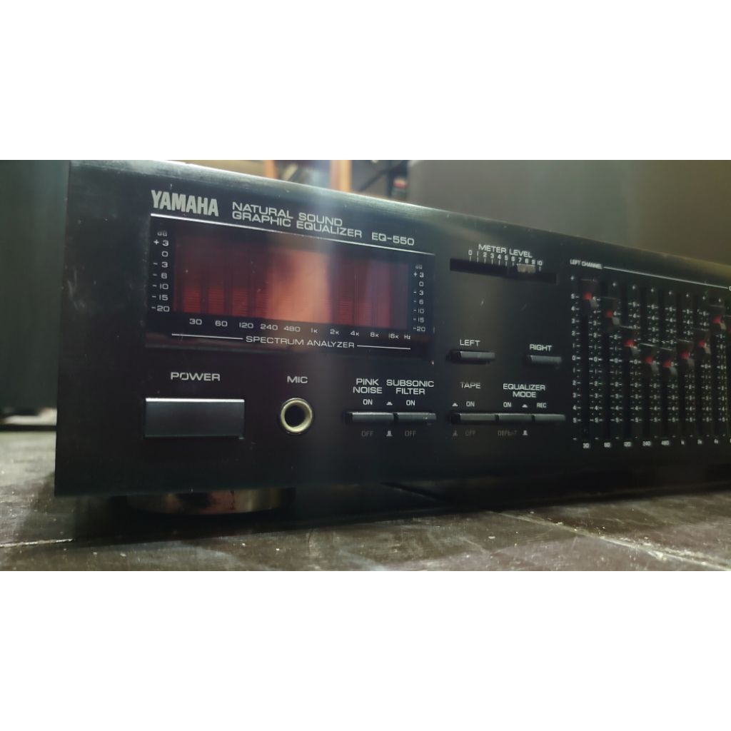 Yamaha EQ-550 graphic equalizer with spectrum analyzer