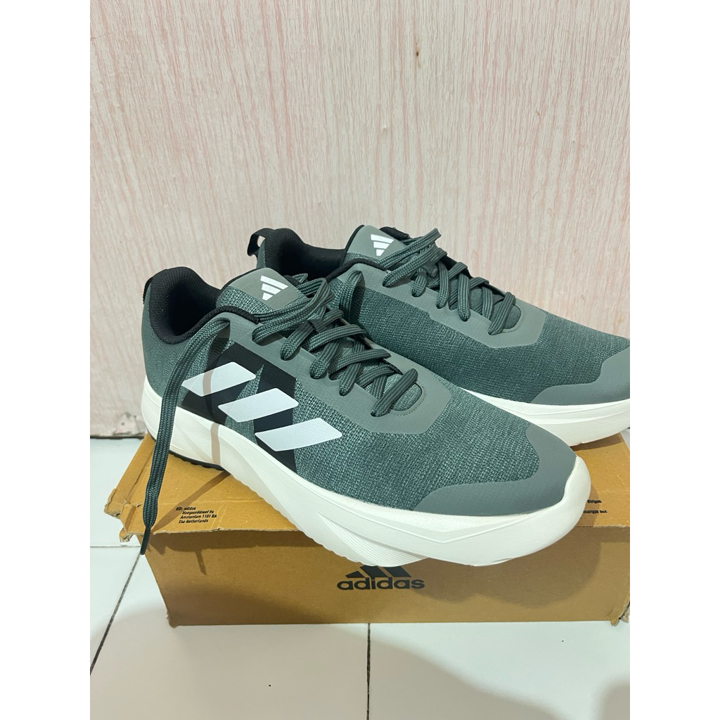 Sepatu adidas cowo size 45