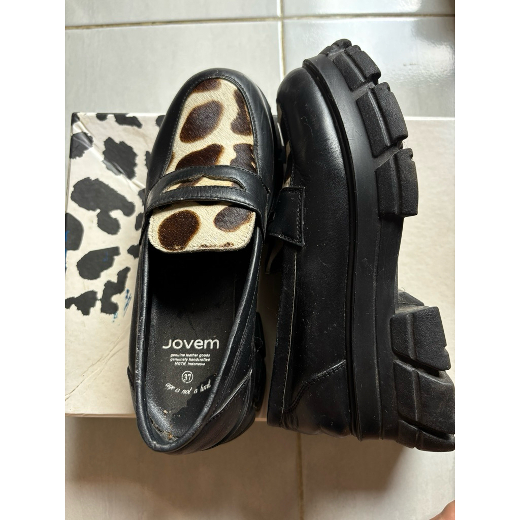 Sepatu JOVEM Wanita Hitam Platform – Size 37 | Preloved (minus sol tengah)