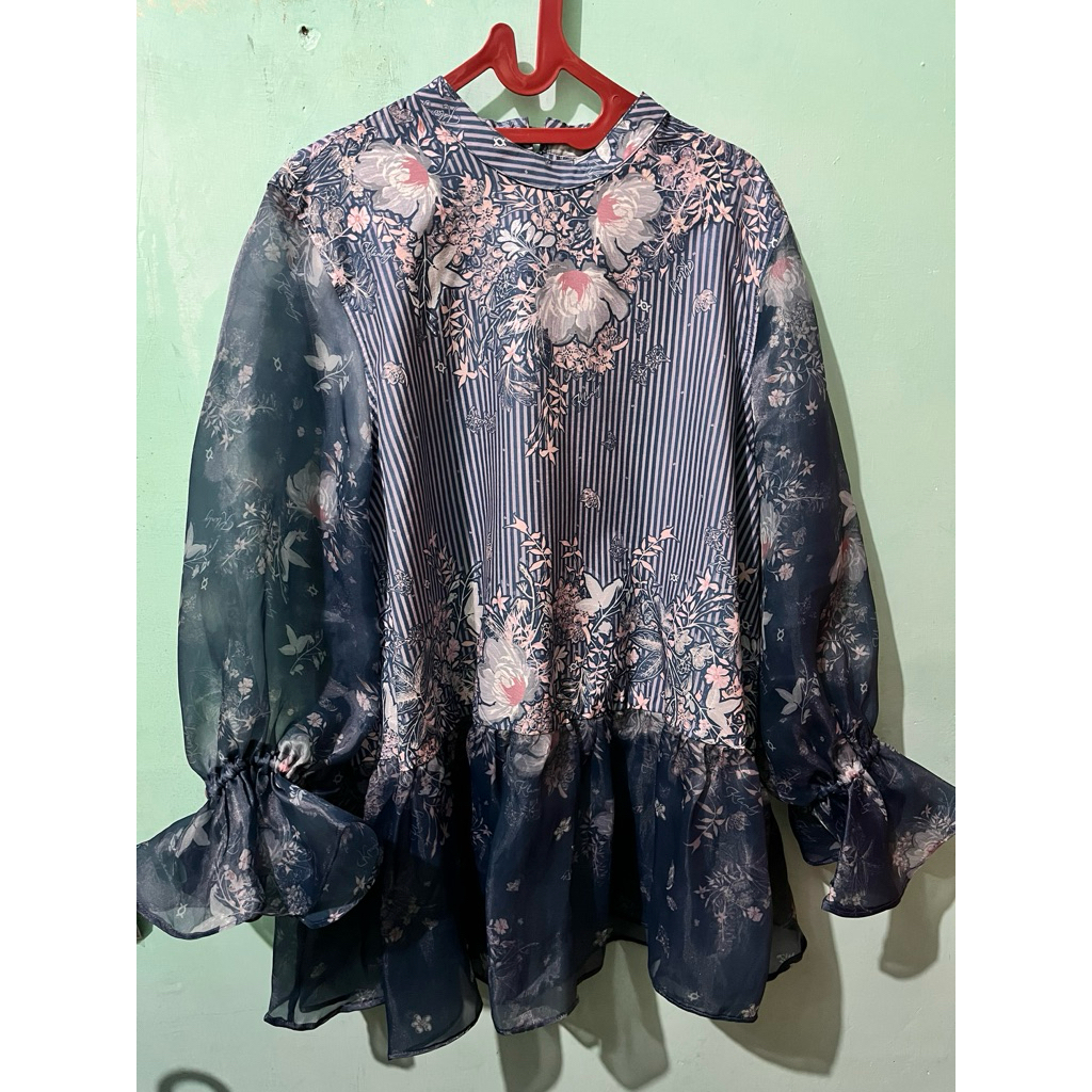 Norela blouse Wearing Klamby Navy