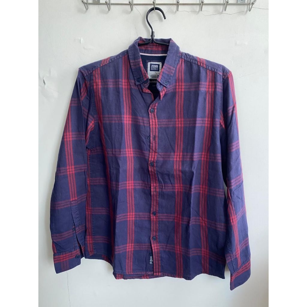 PRELOVED KEMEJA BOMBBOOGIE