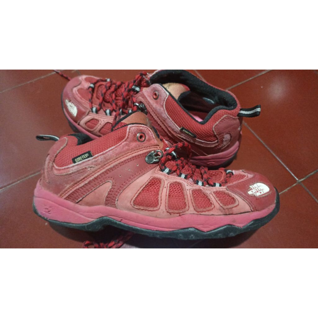 SEPATU TNF SECOND ORIGINAL –Size 40 GORE-TEX