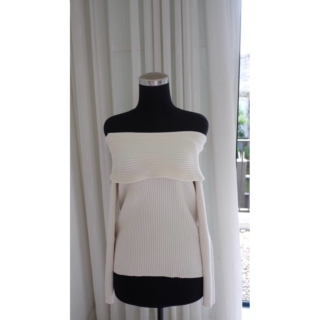 PRELOVED | Baju Wanita Off Shoulder Knit Krem Korean Style Like New