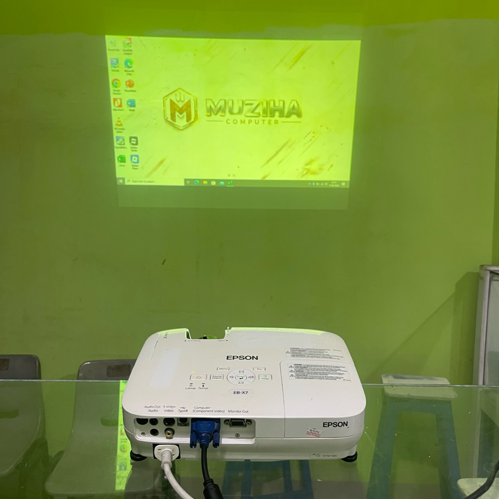 Infokus proyektor epson EB X7