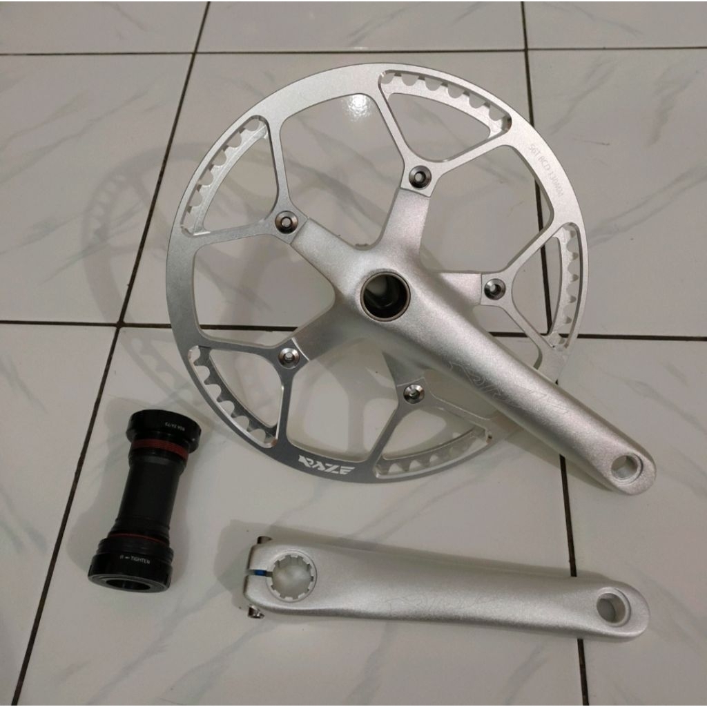 crank set raze single speed 56T hollowtech II HT2 silver