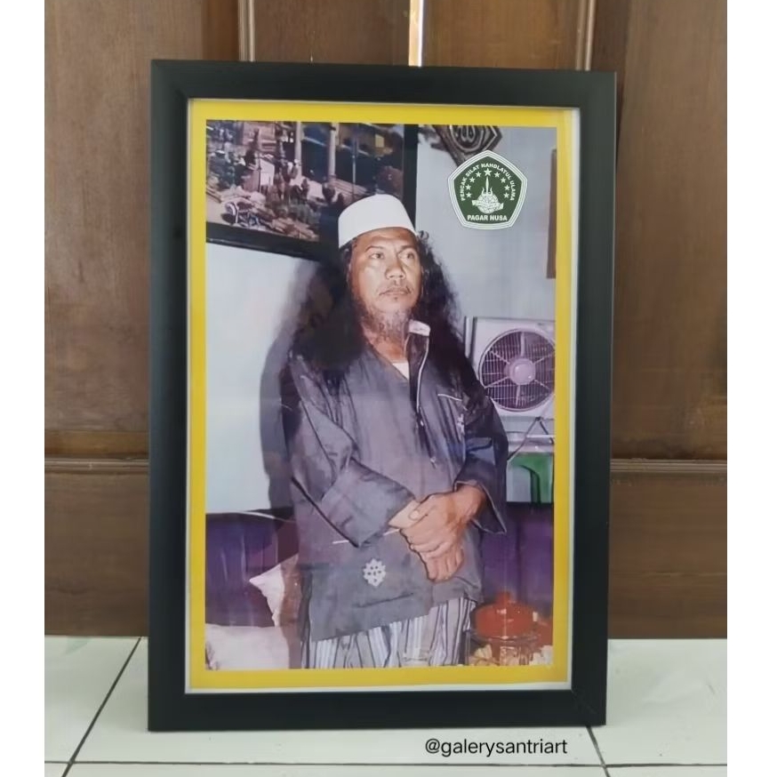 HIASAN DINDING POSTER FOTO GUS MAKSUM PN UKURAN PIGURA 37X57 CM