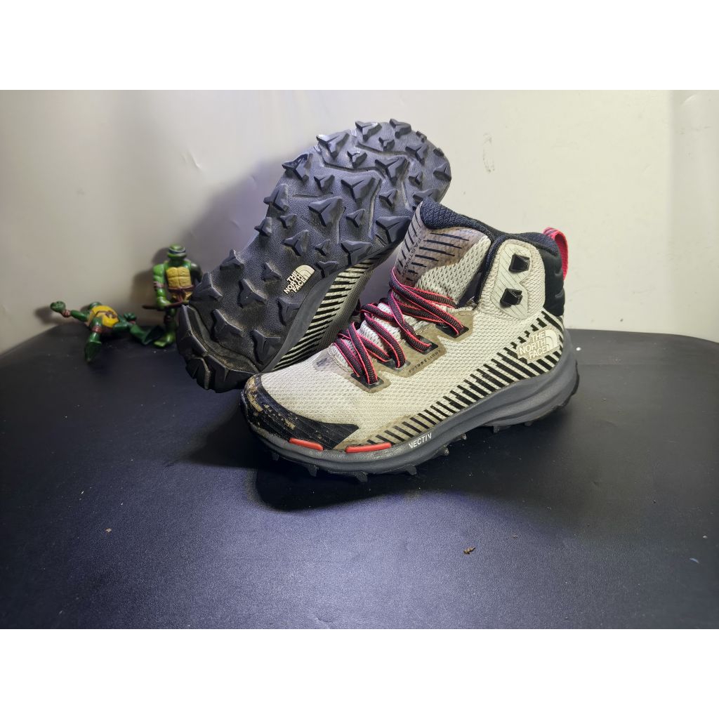 sepatu gunung tnf second size 37