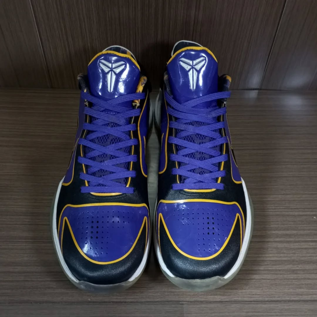 PRELOVED SEPATU BASKET KOBE 5 PROTRO SIZE 41 SECOND