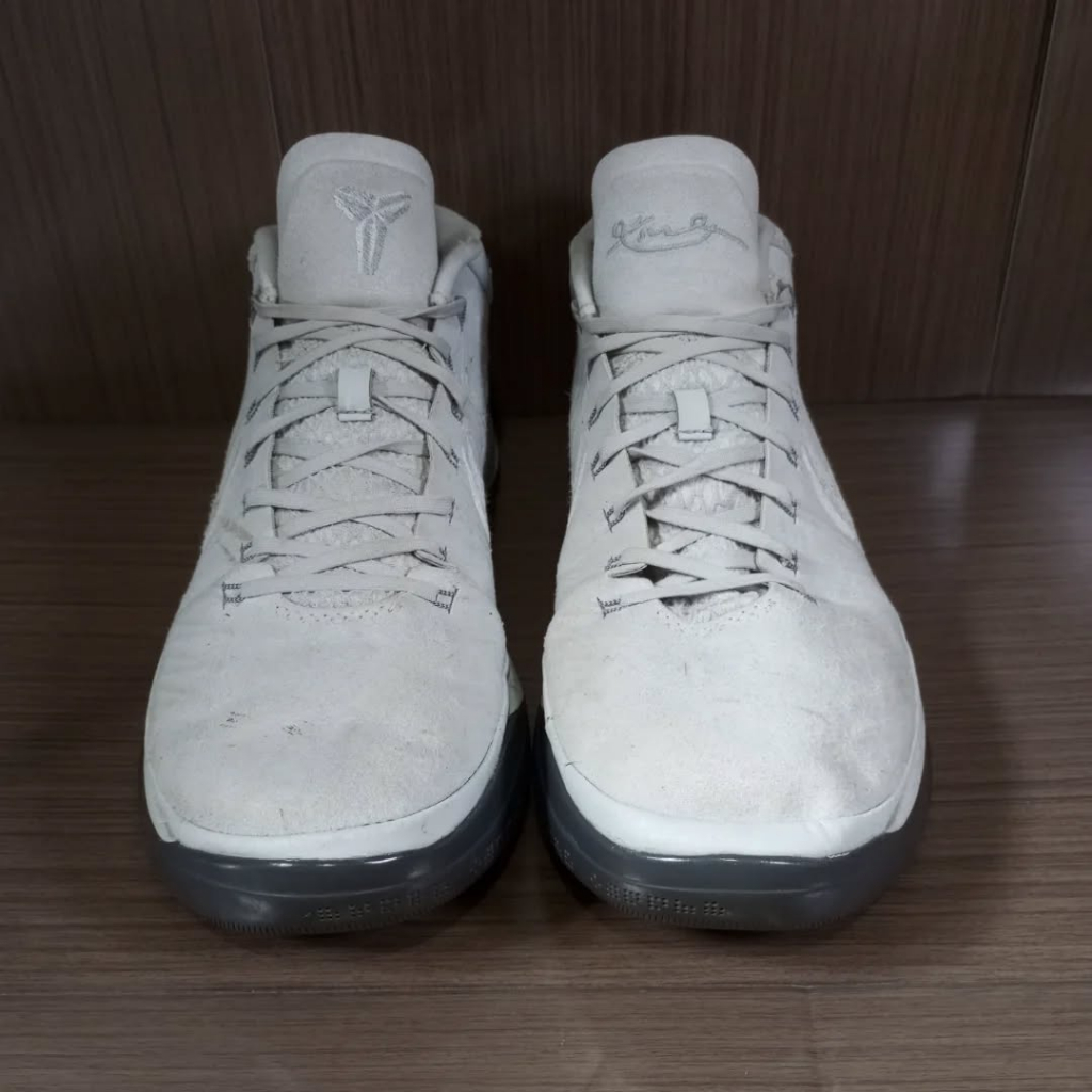 PRELOVED SEPATU BASKET KOBE A.D X SIZE 44 SECOND