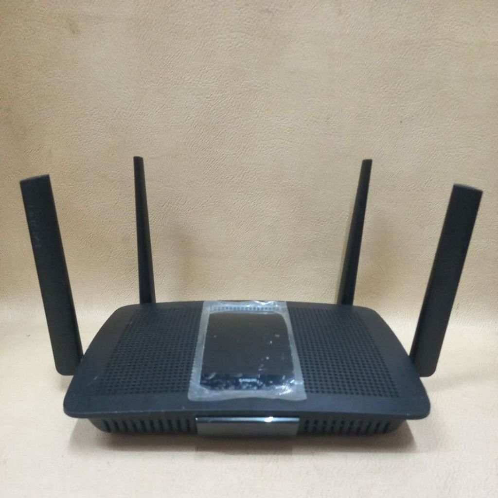 LINKSYS EA8100 V2 AC2600 MU-MIMO Gigabit Switch