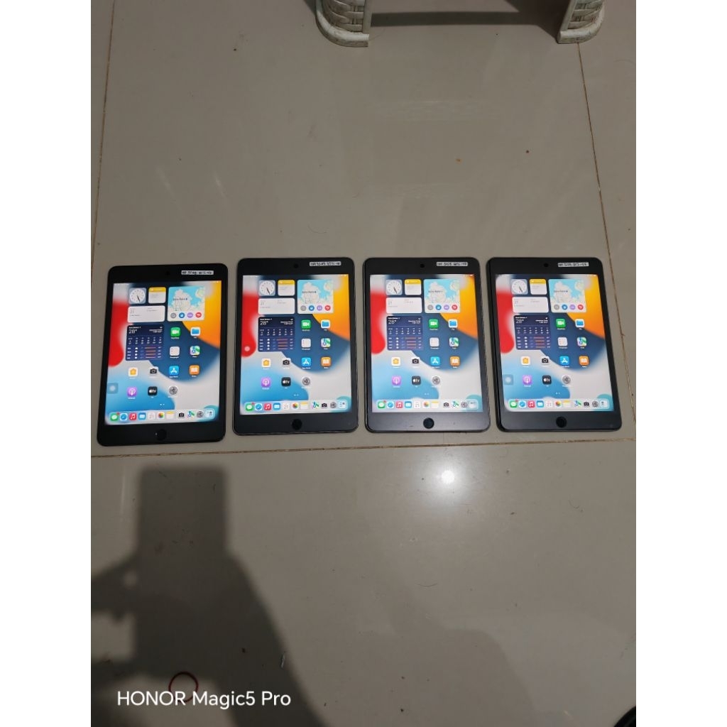 iPad mini 4 32gb silver WiFi only bebas reset minus shadow pojok atau Vignet aman normal second Sing