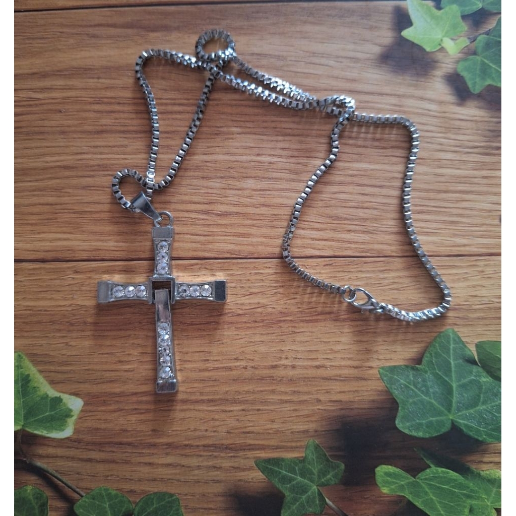 kalung salib, aksesories kristen