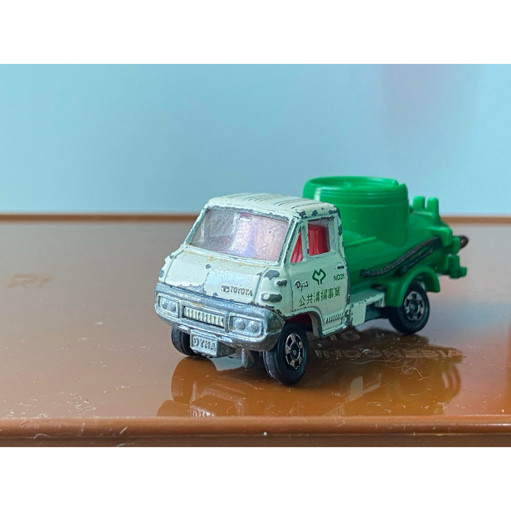 Miniatur diecast truck tomica toyota dyna daihatsu delta 1969 vacuum no 18 loose as is