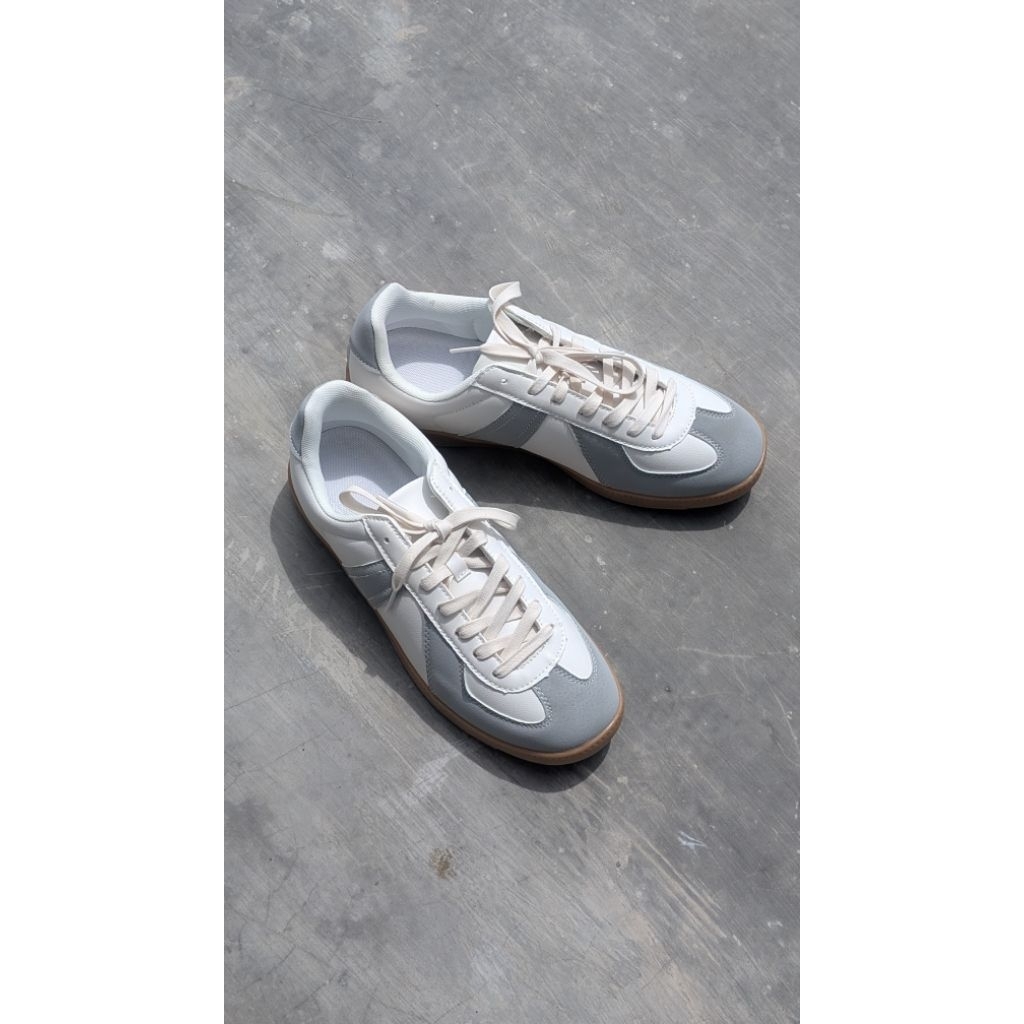 Sepatu — German Army Trainer