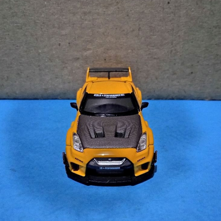 Mini GT 182 LB-Silhouette WORKS GT NISSAN 35GT-RR - Yellow