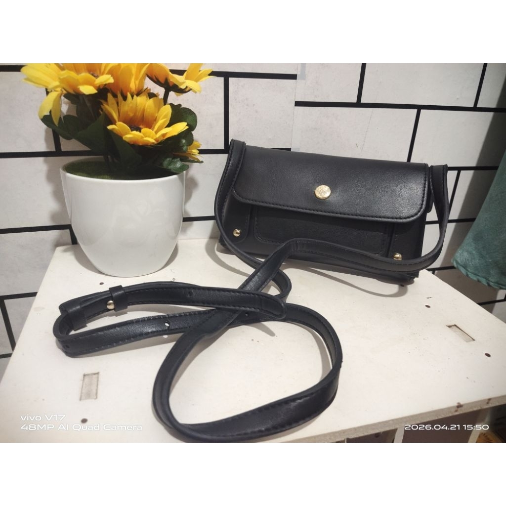 TAS LES CATINO PRELOV GOOD COND HITAM