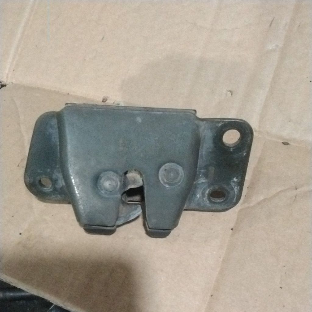 DOOR LOCK BAGASI MITSUBISHI KUDA COPOTAN ORIGINAL GARANSI