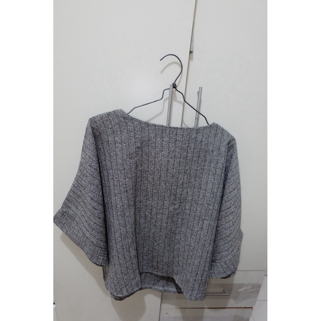 PRELOVED Blouse Batwing