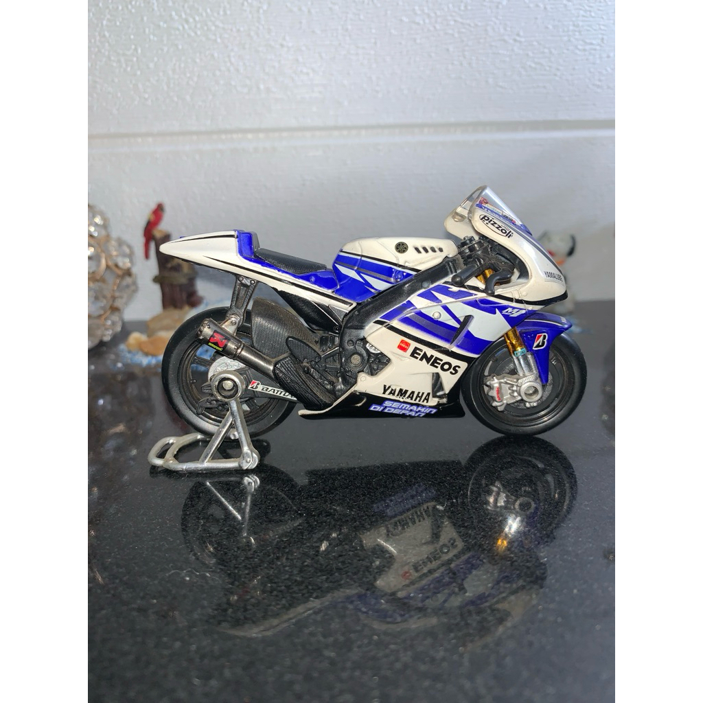 MAISTO YAMAHA JORGE LORENZO 99 MOTO GP 2012