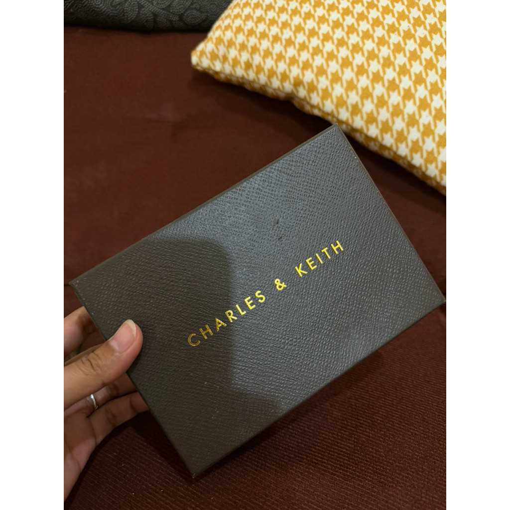CHARLES N KEITH dompet