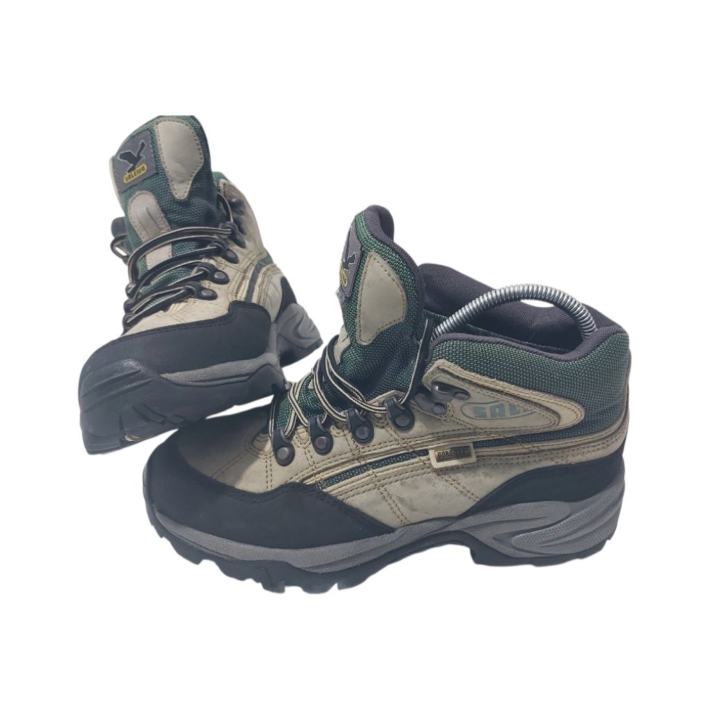 Sepatu Second Gunung Salewa size 38