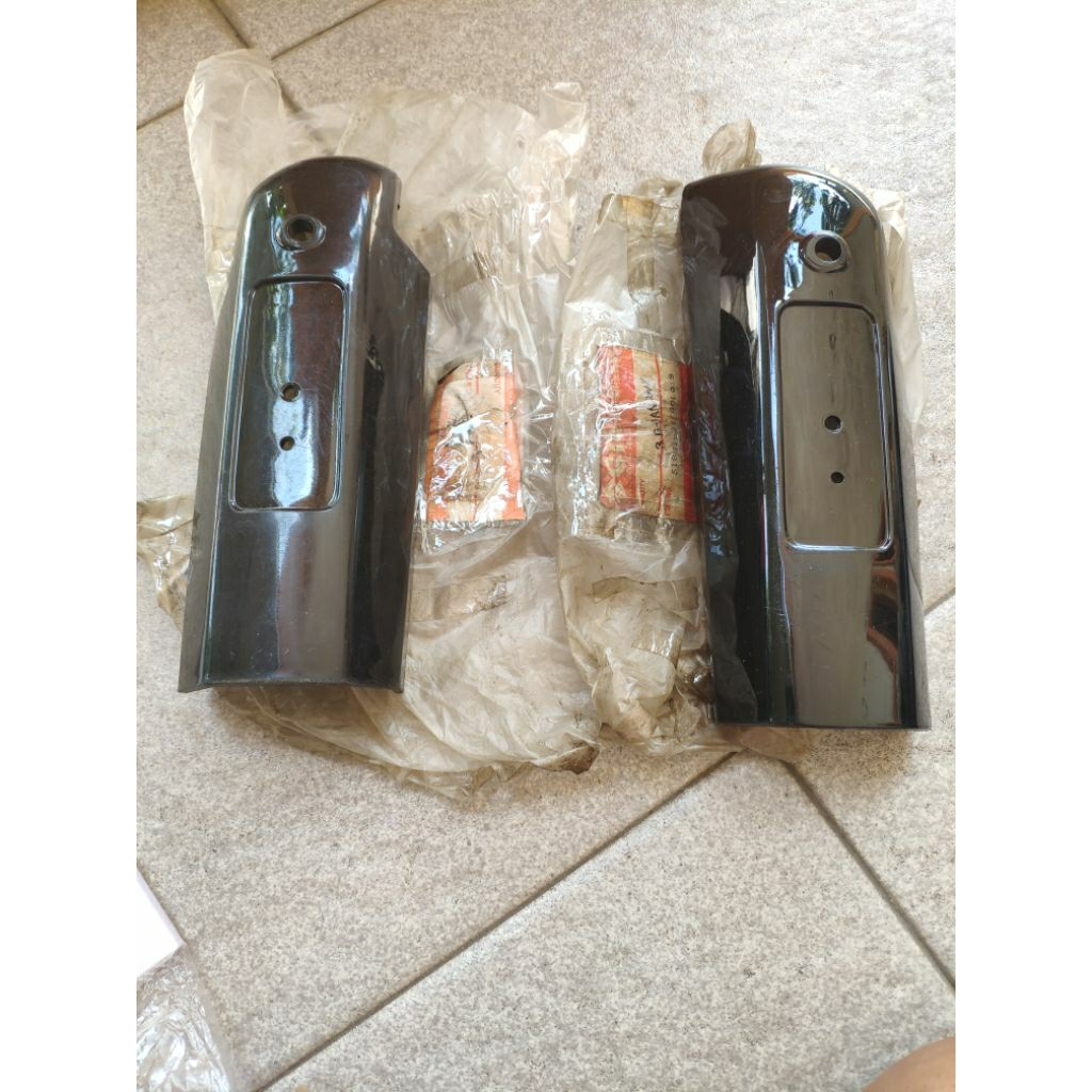 Tutup cover shock depan Original Suzuki Crystal