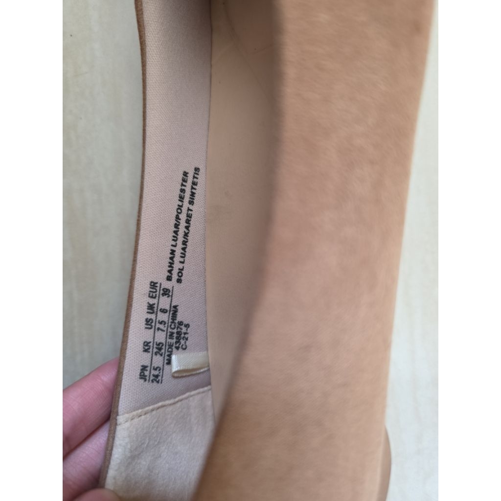 Preloved Uniqlo Shoes / Sepatu Uniqlo Wanita