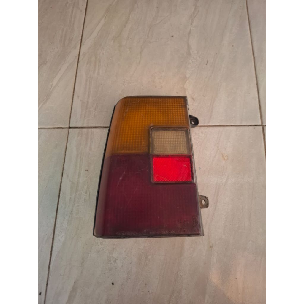 STOPLAMP LAMPU BELAKANG DAIHATSU CHARADE G11 SECOND ORIGINAL (KIRI)