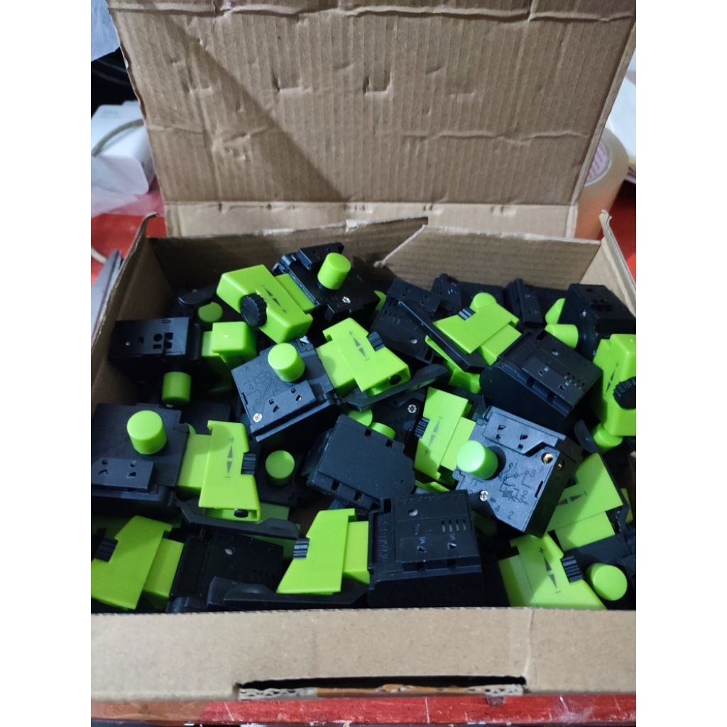 Switch Bor Listrik Bolak Balik Besar