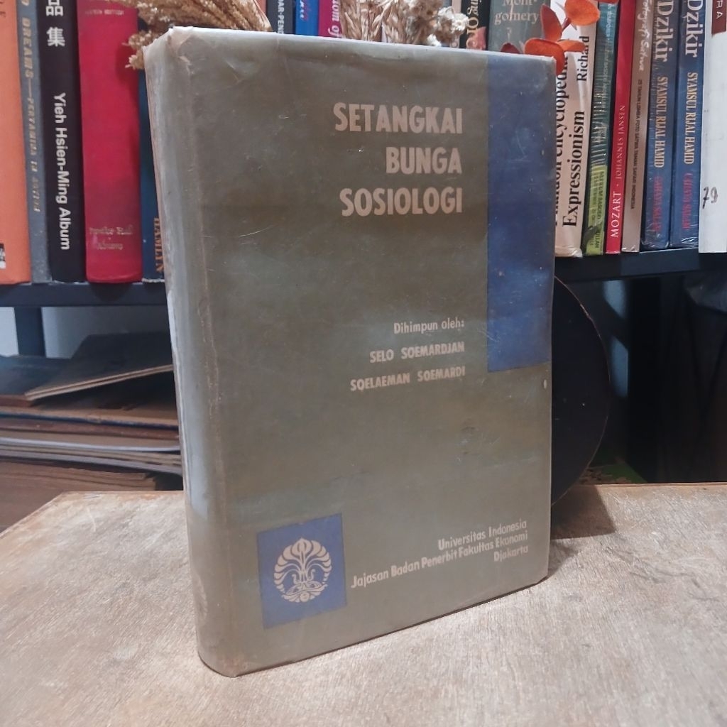 Setangkai bunga Sosiologi - oleh Selo Soemardjan & Soelaeman Soemardi