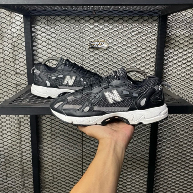 New balance 827 Abzorb Black  Size 42 | 26.5cm