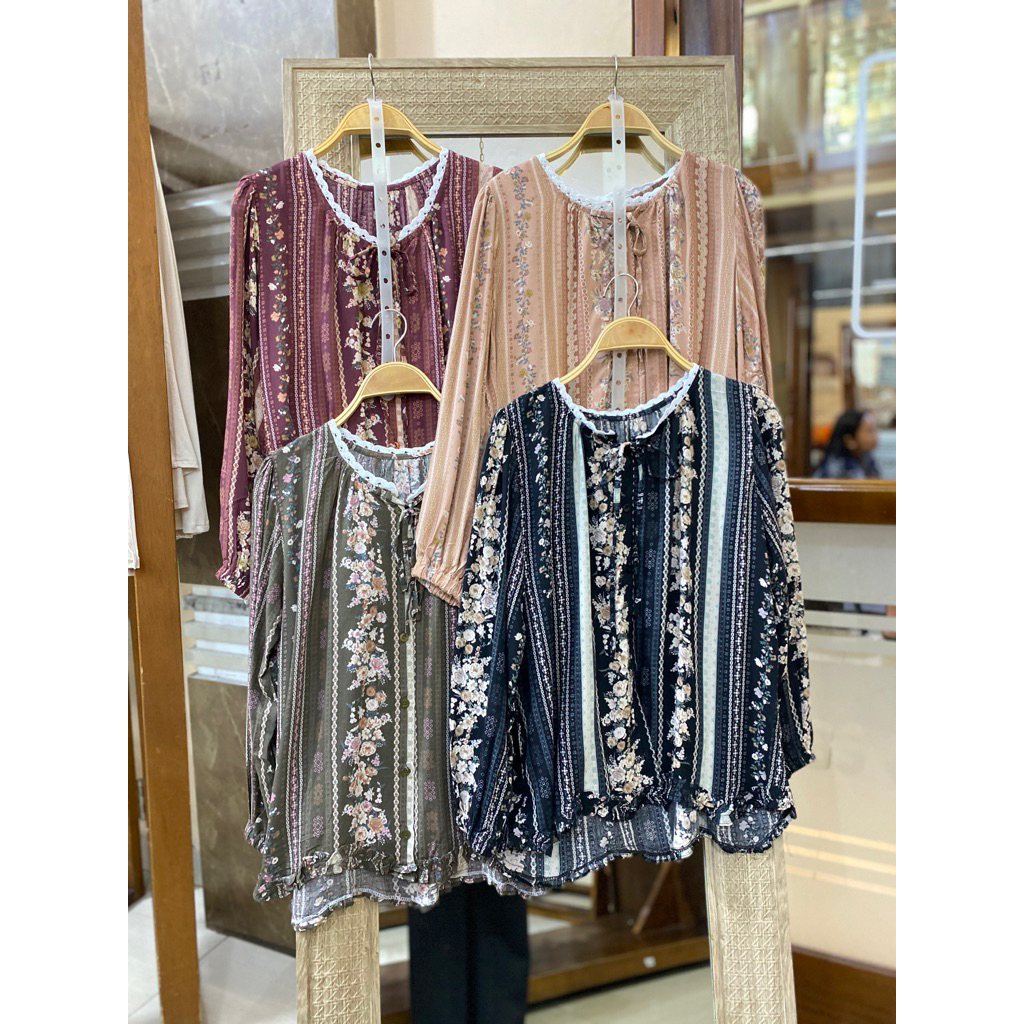 Atasan Blouse Motif Bunga Bunga Mix Renda