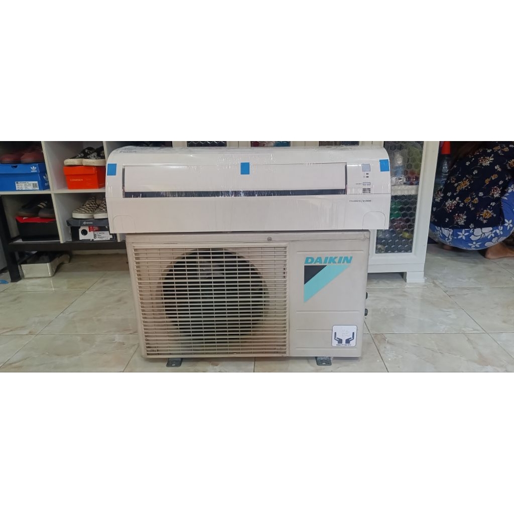 AC second 1/2 pk daikin