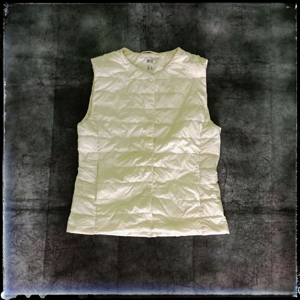 Vest rompi inner Uniqlo Ultra Light Down size S