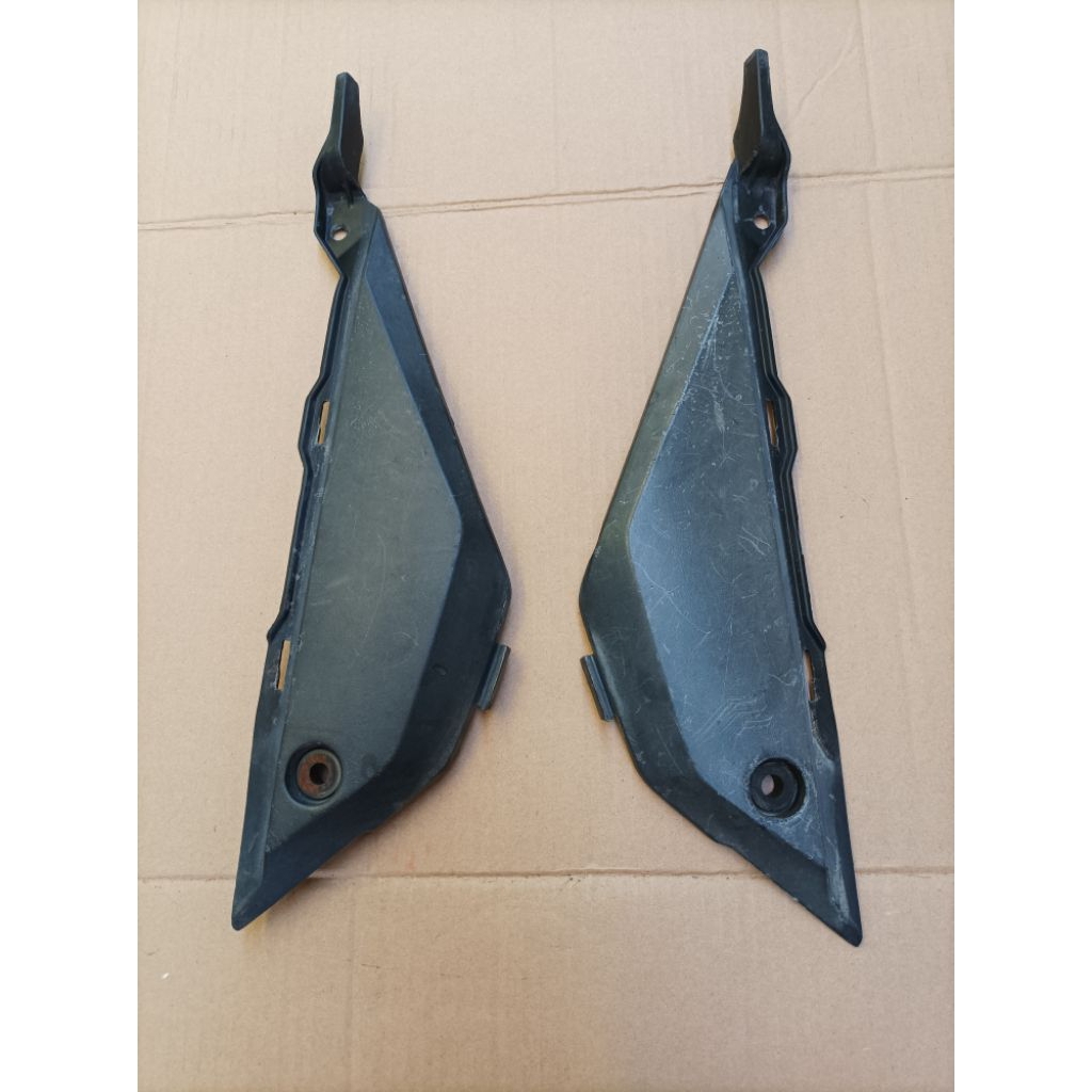 cover assy Sambungan bodi samping Bodi kasar  Honda CBR 150 R Red Racing original
