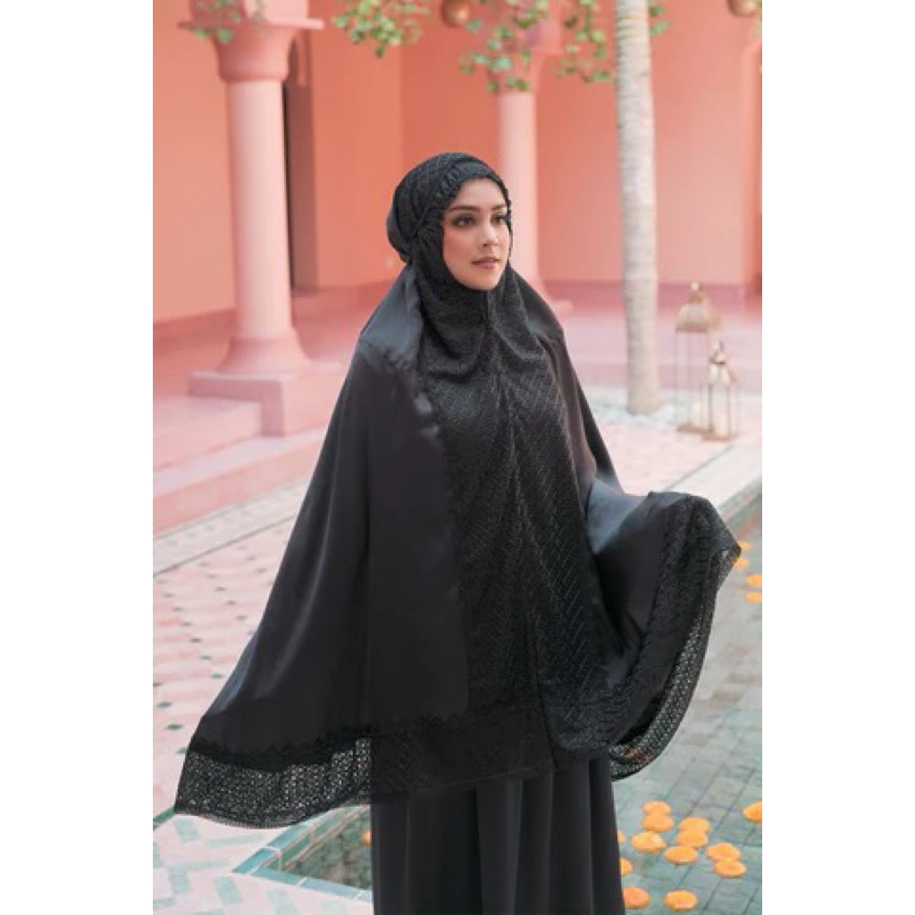 BUTTONSCARVES SIGNATURE LACE ROBE BLACK