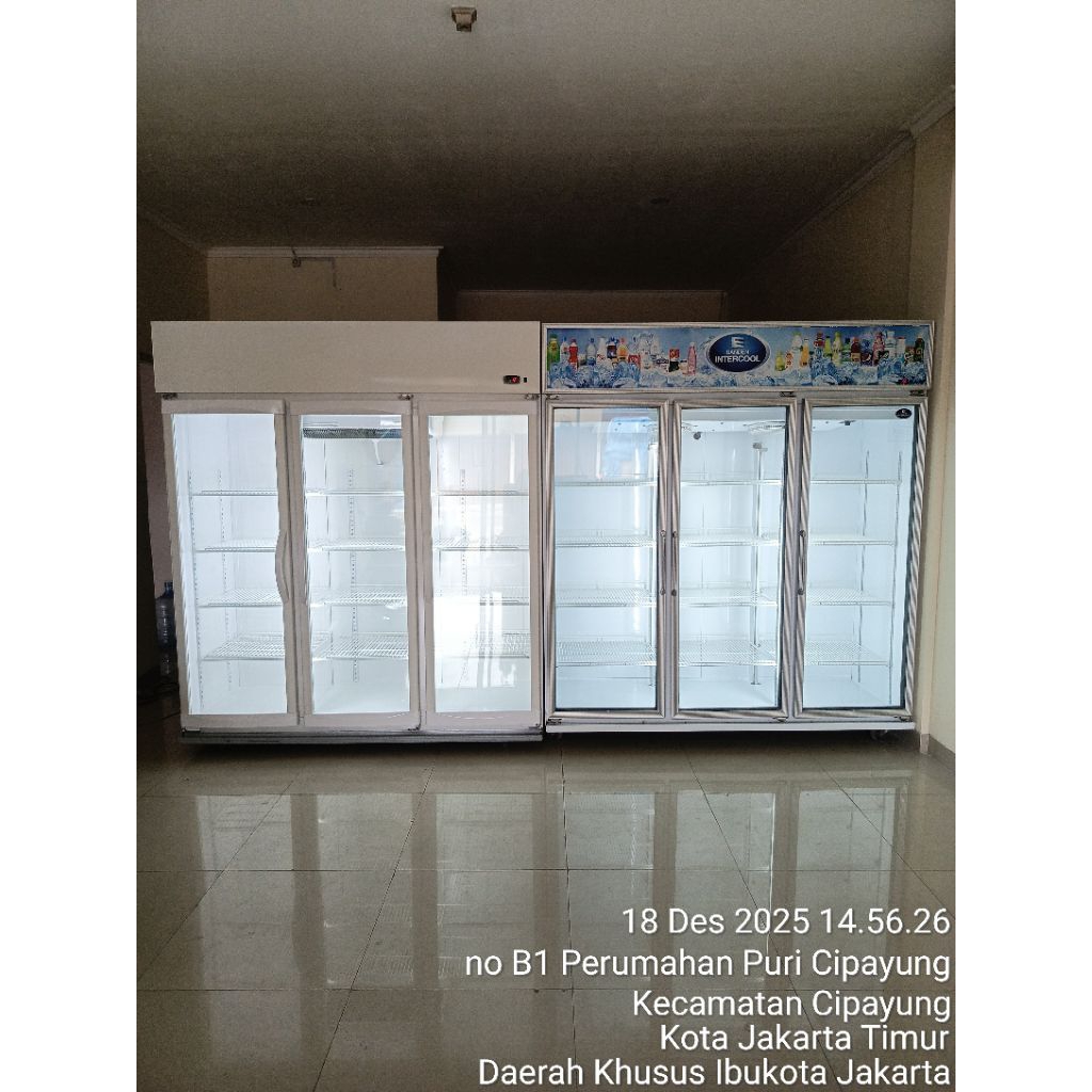 Showcase chiller 3 pintu second