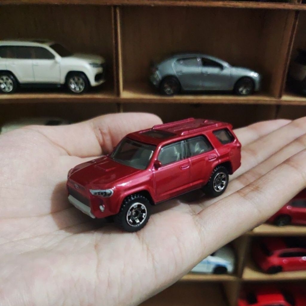 matchbox '18 toyota 4runner merah loose