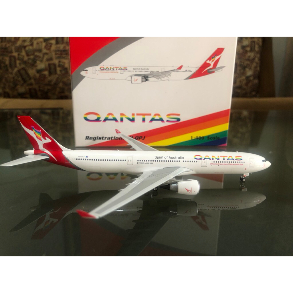 Qantas Airways Airbus A330-300 1:400 Rainbow