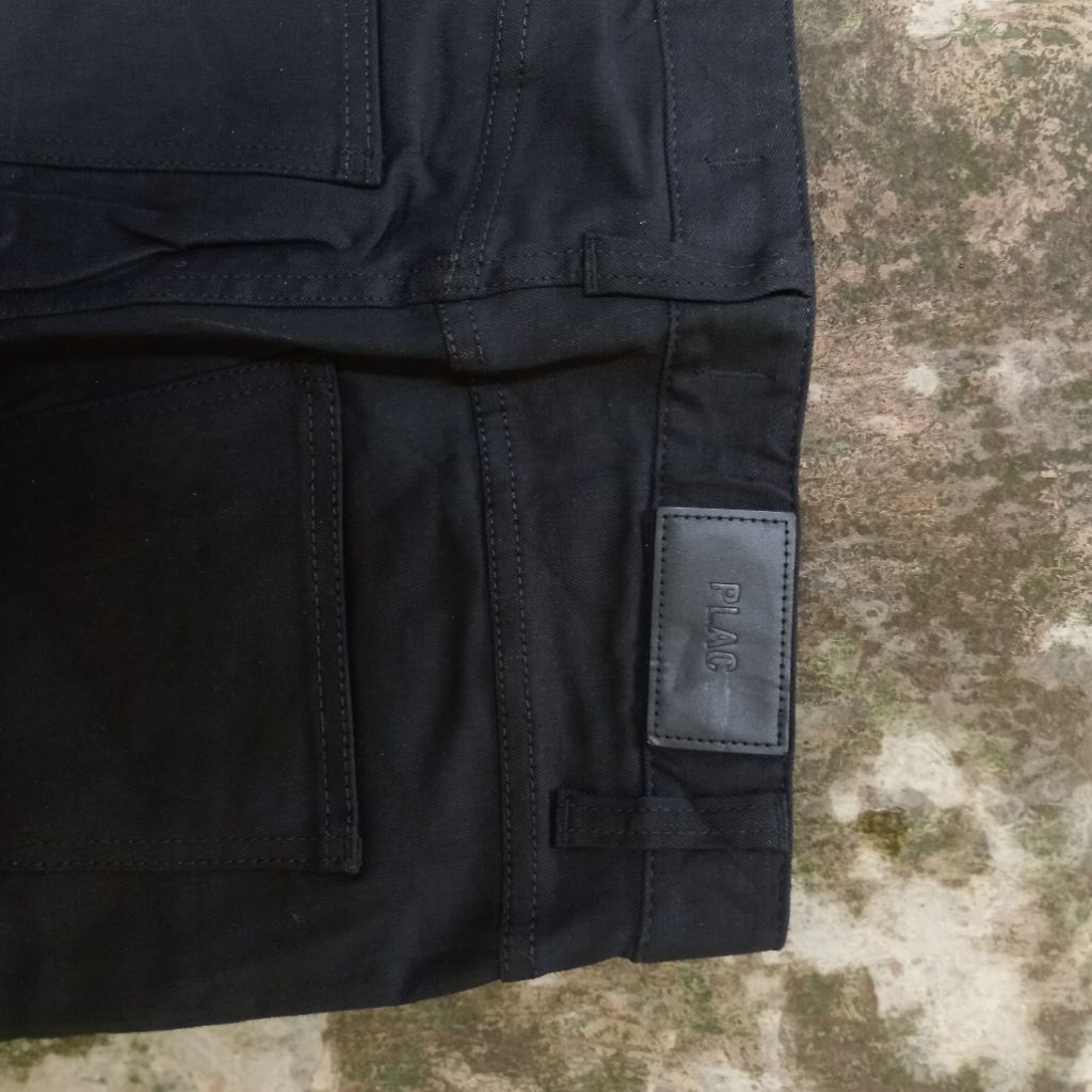 Jeans PLAC HITAM