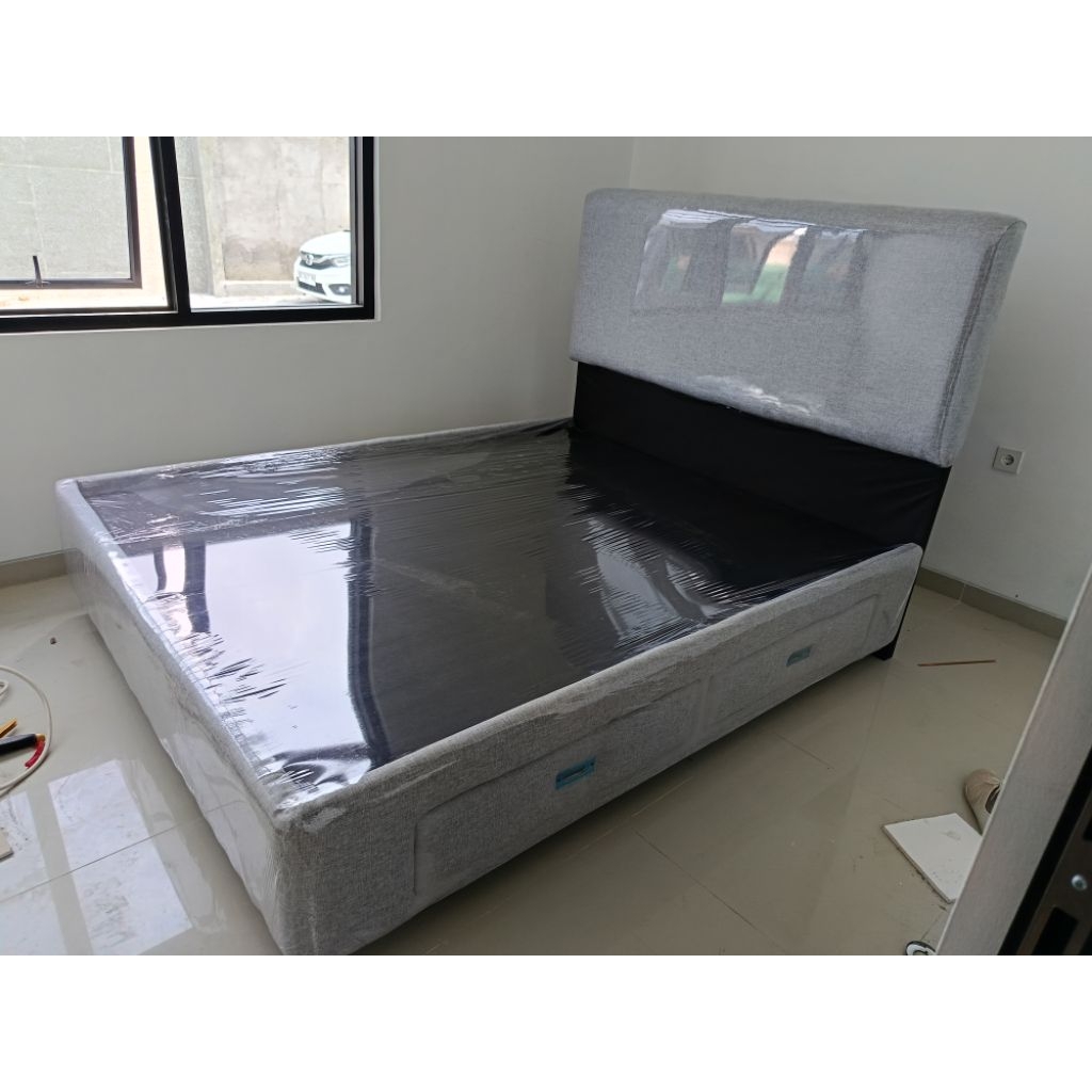 DIVAN SANDARAN KAIN BLUDRU