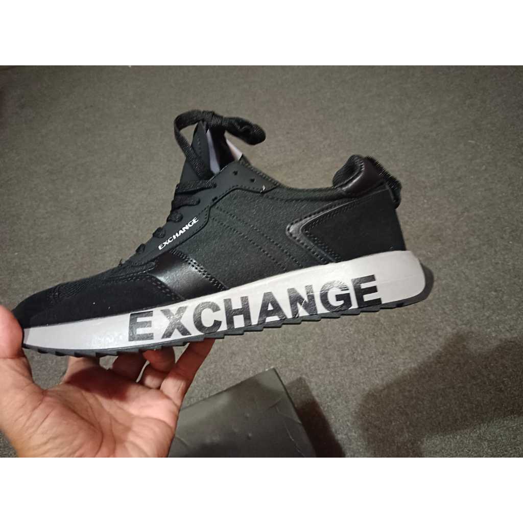 SEPATU ARMANI EXC. SIZE 43. ORIGINAL ASLI .KONDISI BARU IMBOSE, NYAMAN DIPAKAI DIKAKI DIKONSISI APAP